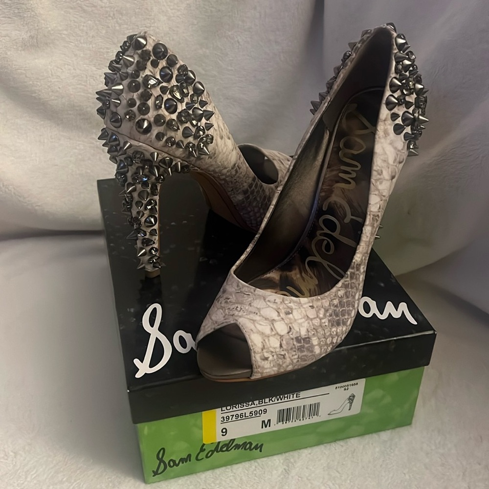 Brand new with box. Never worn Sam Edelman Lorissa peep toe heels.